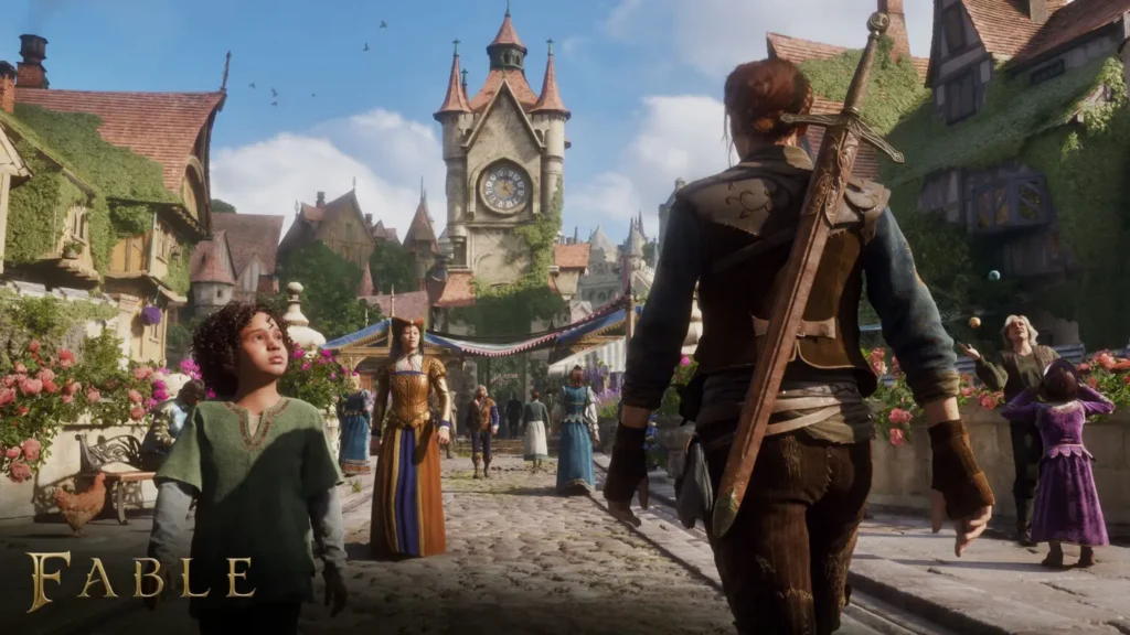 Captura de tela do jogo Fable mostrando a protagonista de costas com uma espada embainhada caminhando pelas ruas movimentadas da cidade de Bowerstone. Ao redor há cidadãos, crianças, tendas de feira e uma grande torre com relógio ao fundo. Logo do Fable no canto inferior esquerdo.